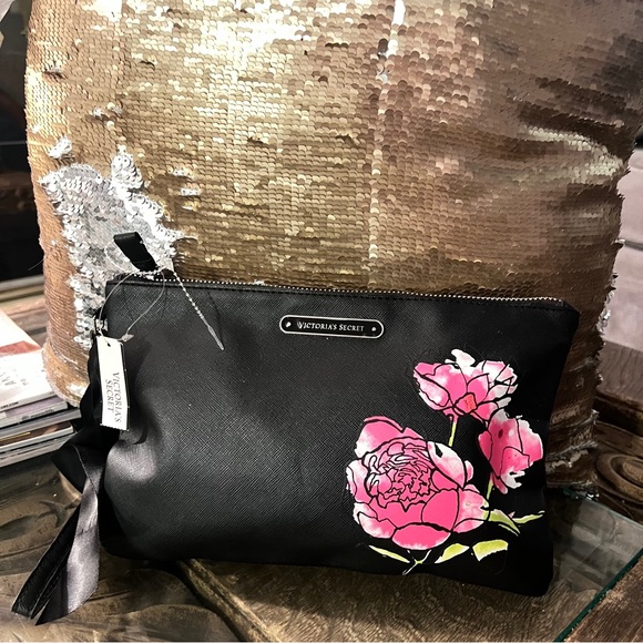 Victoria secret wristlet. - Picture 1 of 6